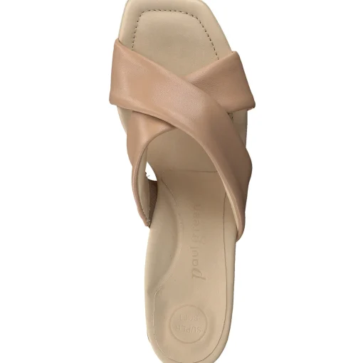 Lauren Sandal