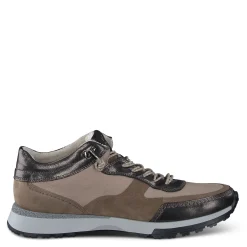 Spunky Sneaker