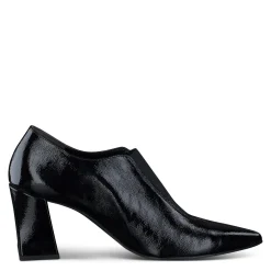 Stacia Heel