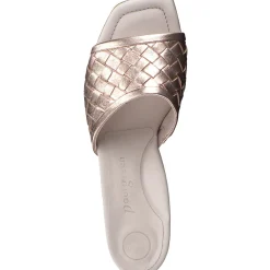 Tisha Heel