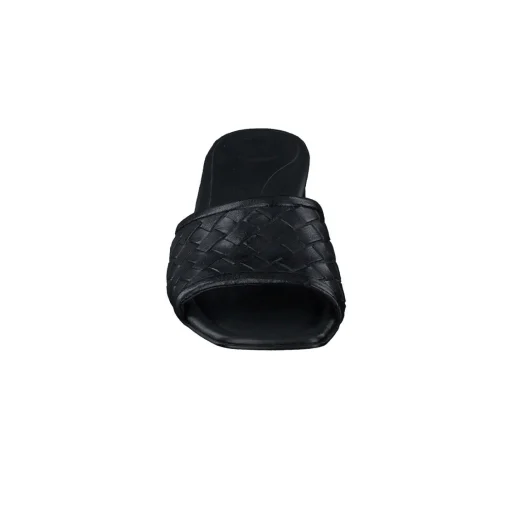 Tisha Heel